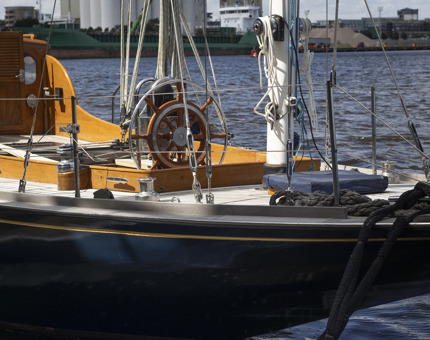 The wheel of Royal Racing Yacht Bloodhound. 